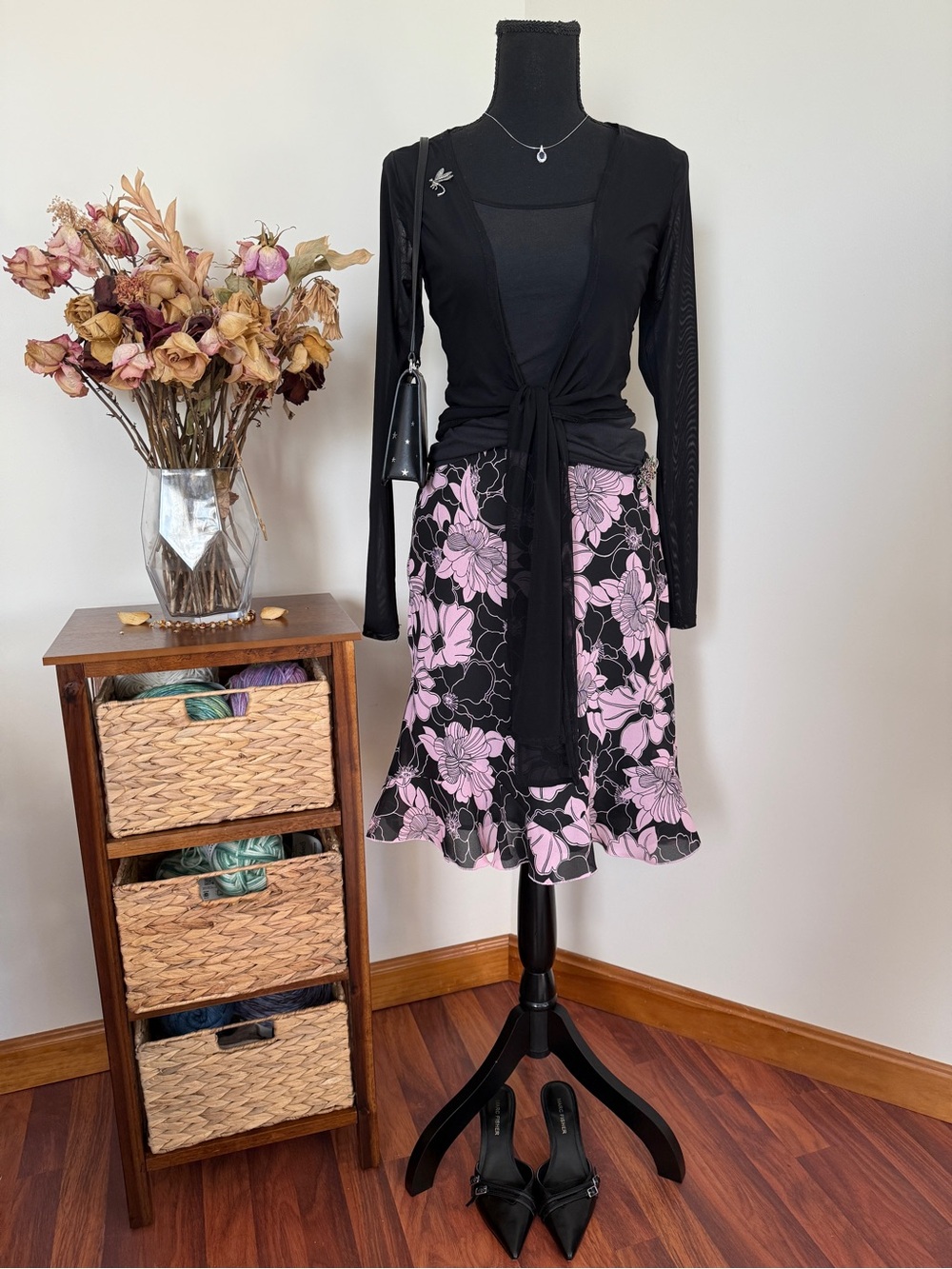 90s-00's True Vintage Y2K Fairy Hem Black & Pink Floral Flirty Skirt | US. 8P